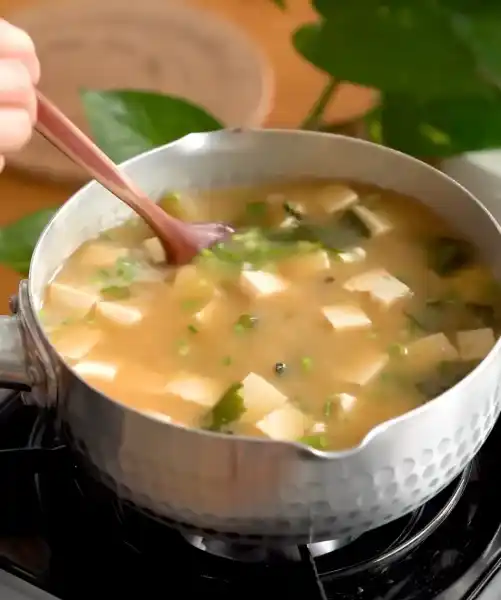 Soup legim ak Gouda ki gen laj ak tofou